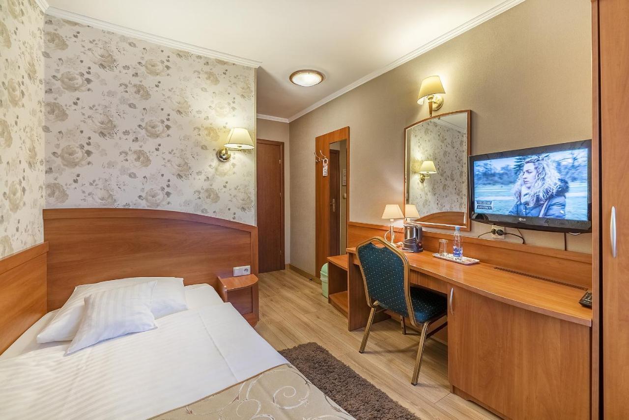 Hotel Doris Oborniki Eksteriør bilde