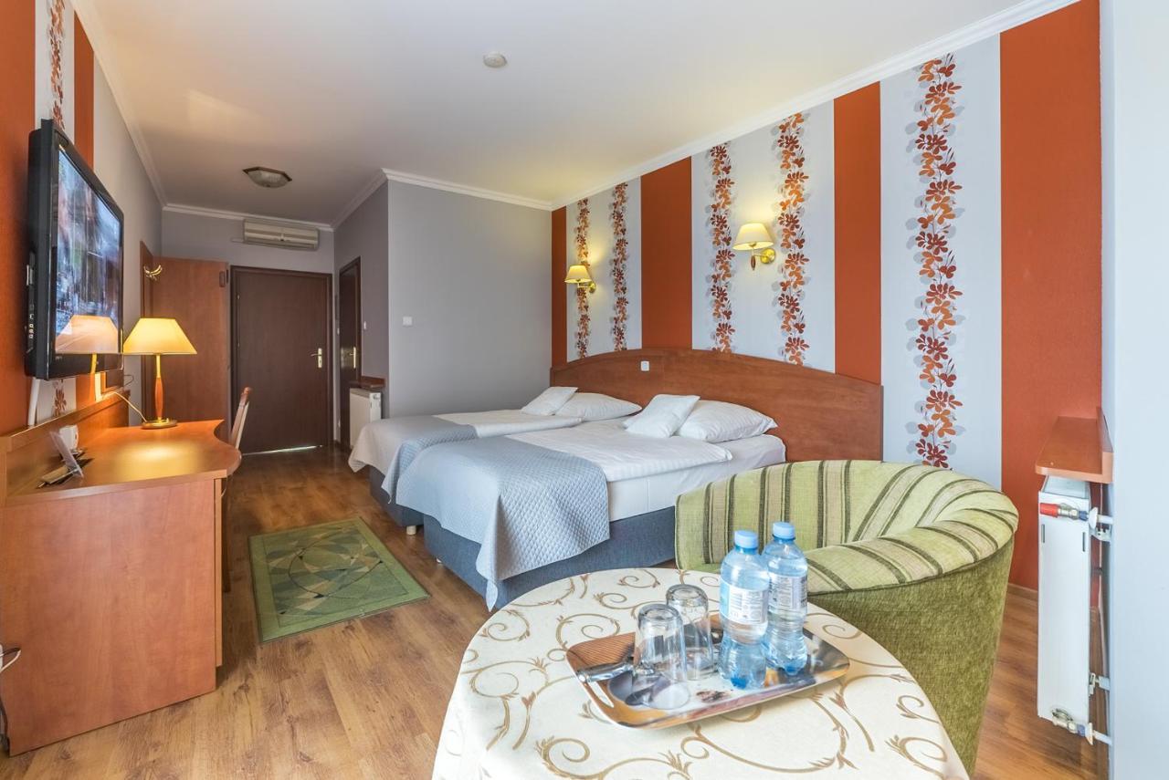 Hotel Doris Oborniki Eksteriør bilde