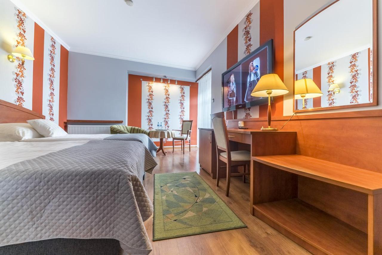 Hotel Doris Oborniki Eksteriør bilde