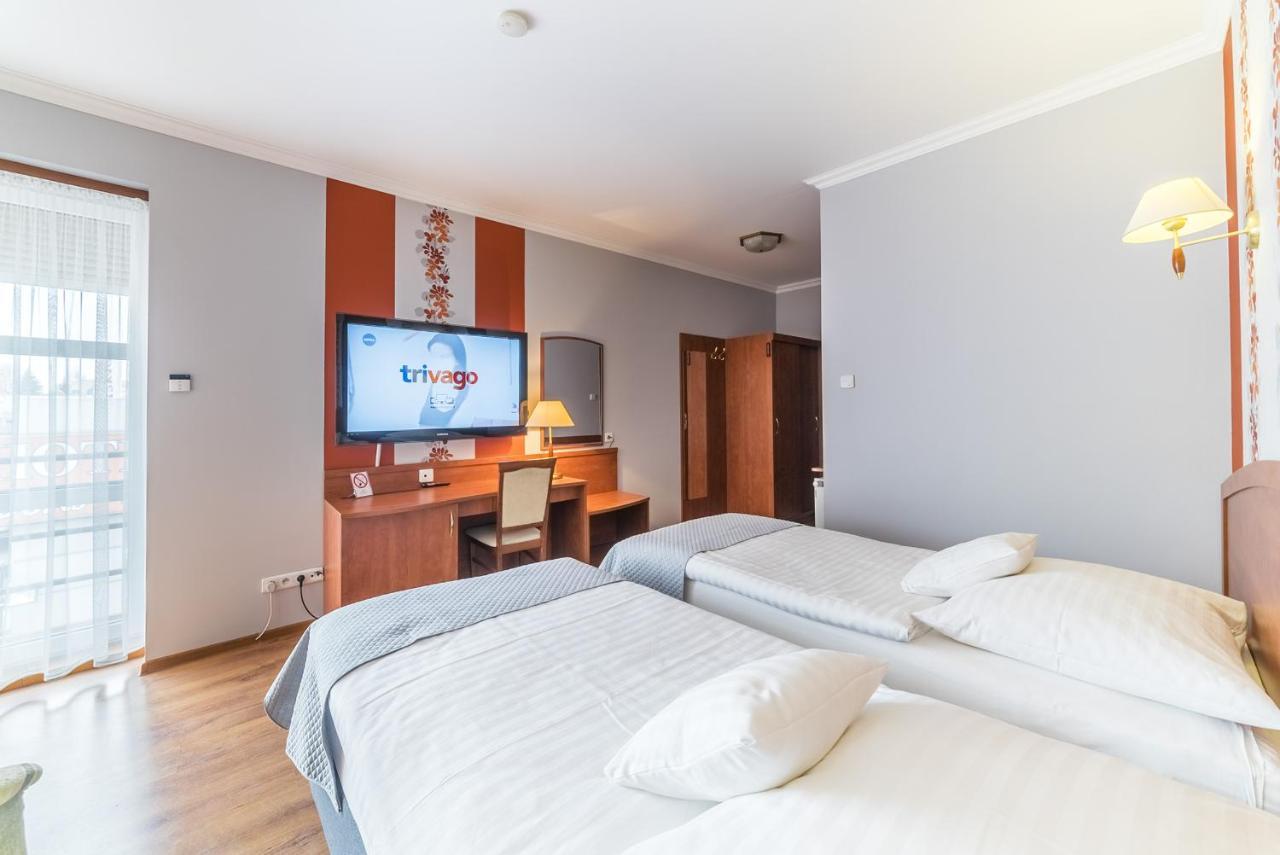 Hotel Doris Oborniki Eksteriør bilde