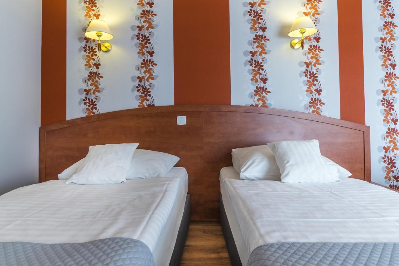 Hotel Doris Oborniki Eksteriør bilde