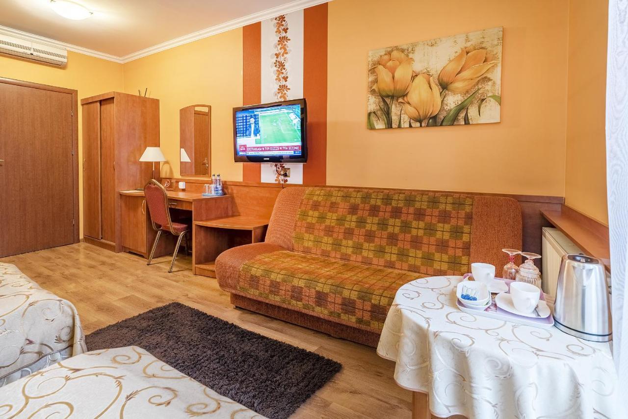 Hotel Doris Oborniki Eksteriør bilde
