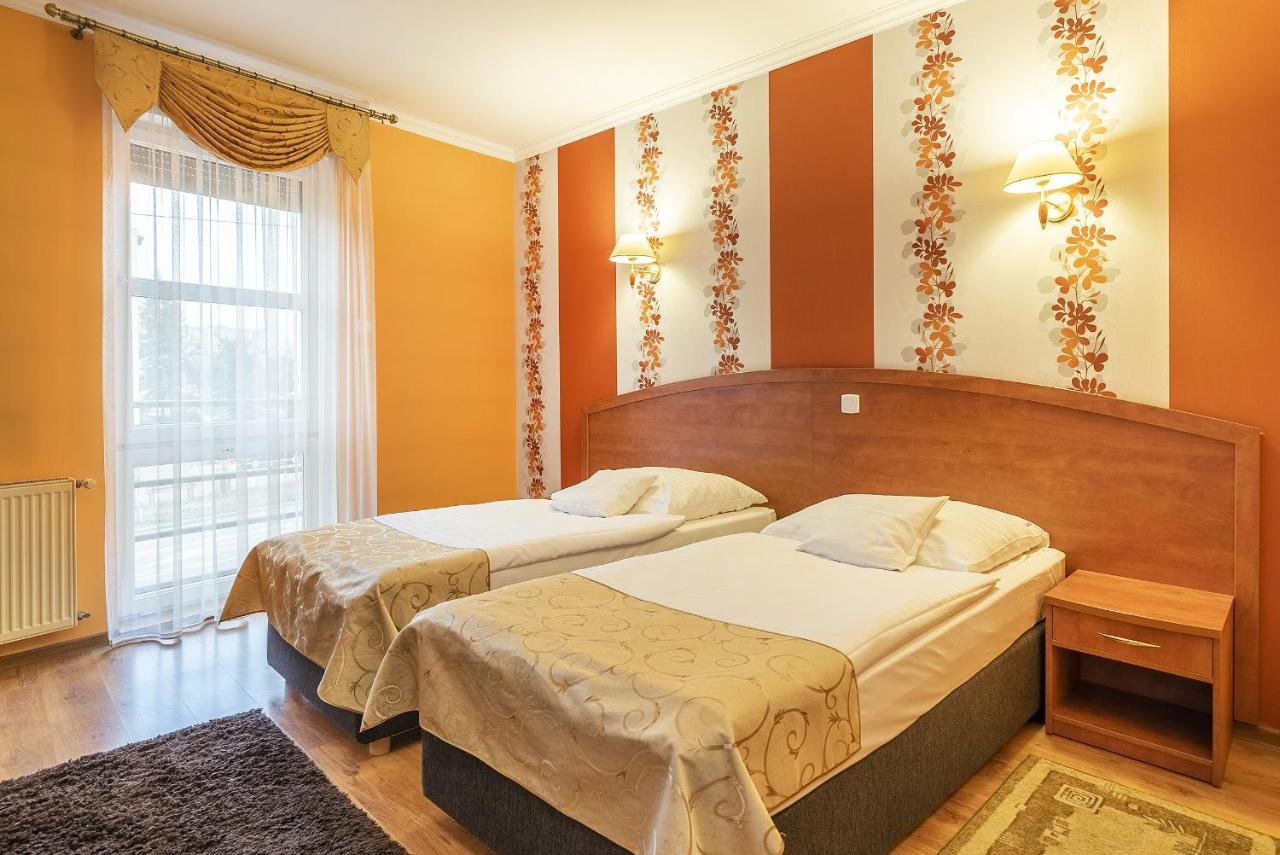 Hotel Doris Oborniki Eksteriør bilde