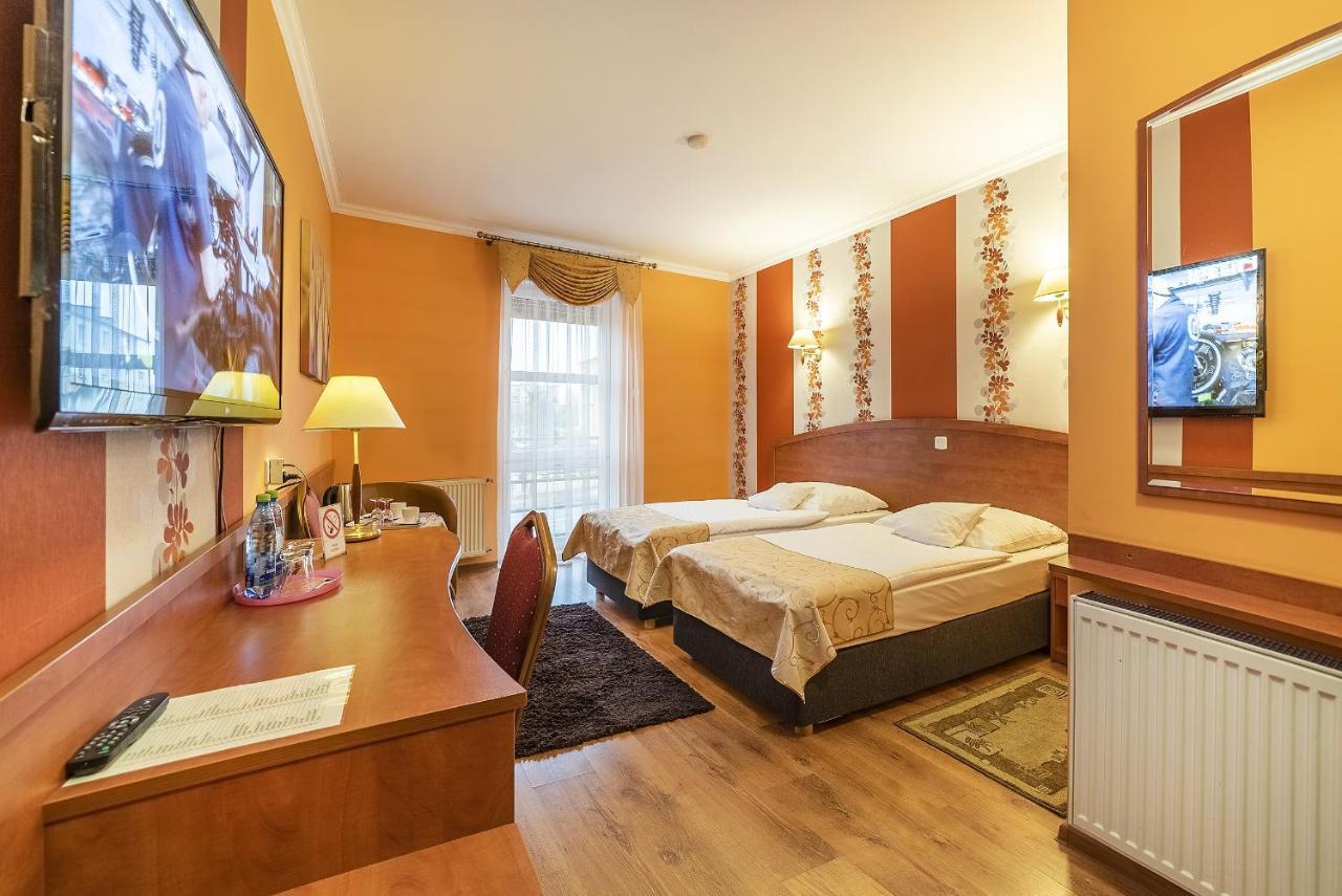 Hotel Doris Oborniki Eksteriør bilde