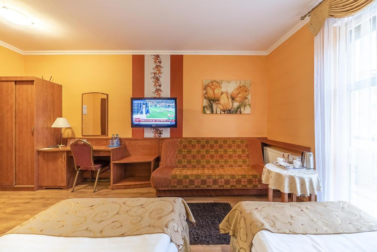 Hotel Doris Oborniki Eksteriør bilde