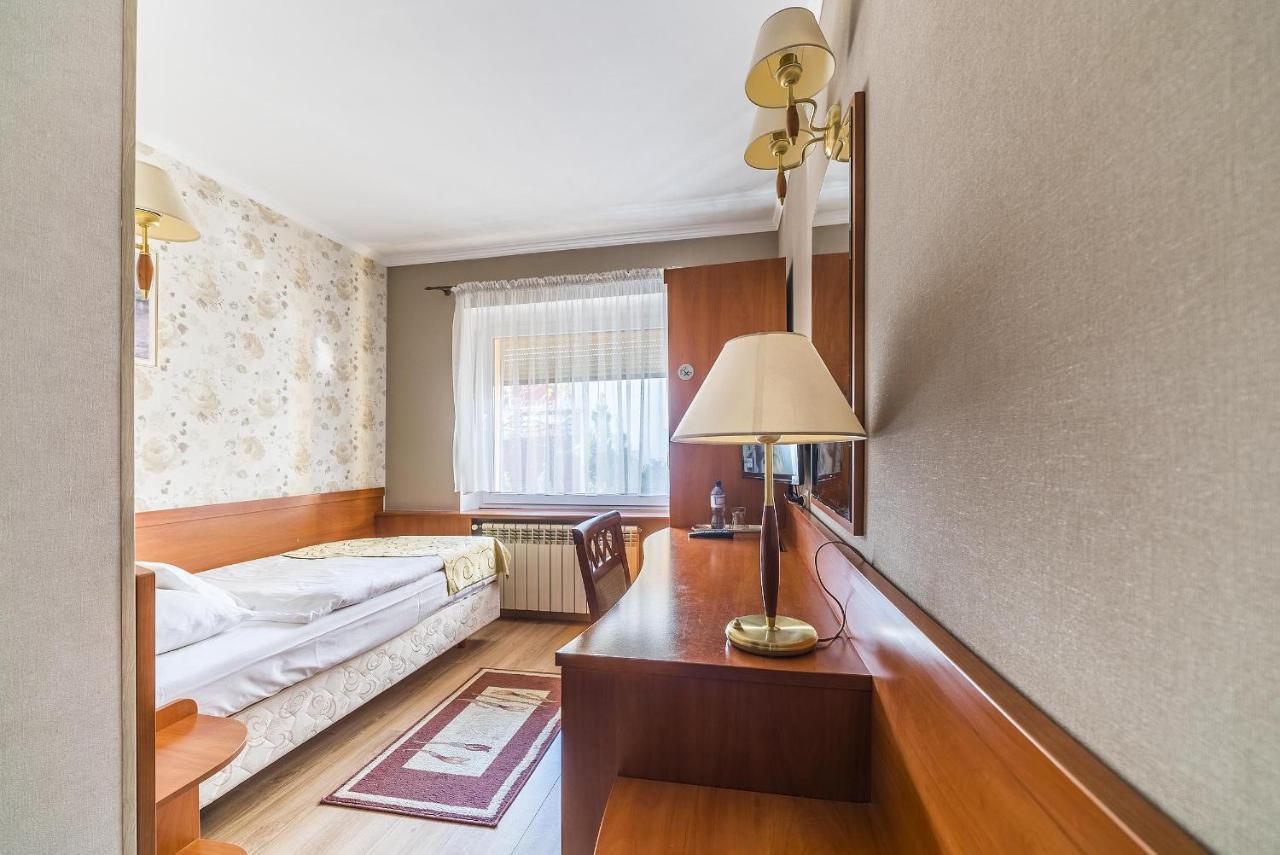 Hotel Doris Oborniki Eksteriør bilde